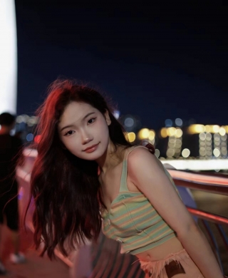 天河_19岁新人舌吻小妹